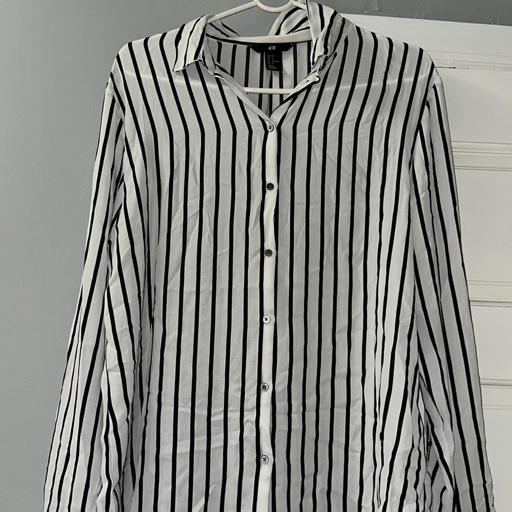 H&M Button Down | Black and White Blouse | Stripped Blouse | H&M Blouse | Blouse